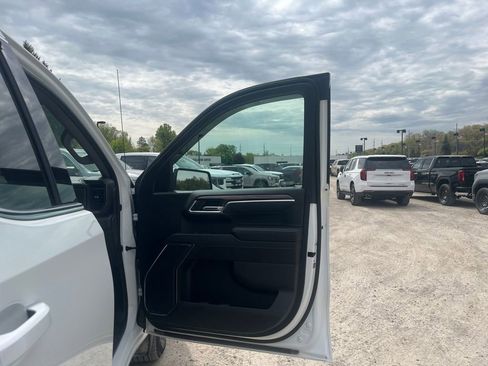 Used 2023 GMC Sierra 1500 SLE AWD/4WD image 32
