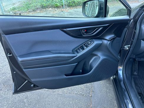 Used 2019 Subaru Crosstrek 2.0i Premium w/ Eyesight System image 9