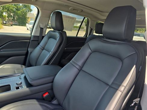 New 2025 Lincoln Aviator 2WD w/ Equipment Group 101A image 17