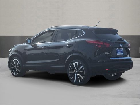 Used 2018 Nissan Rogue Sport SL w/ SL Premium Package image 3