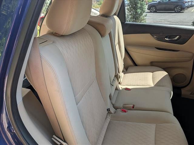 Used 2020 Nissan Rogue SV FWD image 15