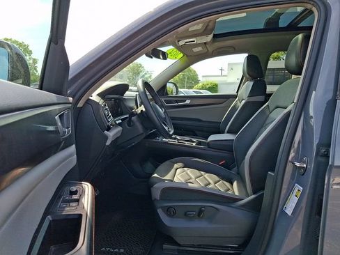 Used 2024 Volkswagen Atlas Peak Edition SE AWD/4WD image 14
