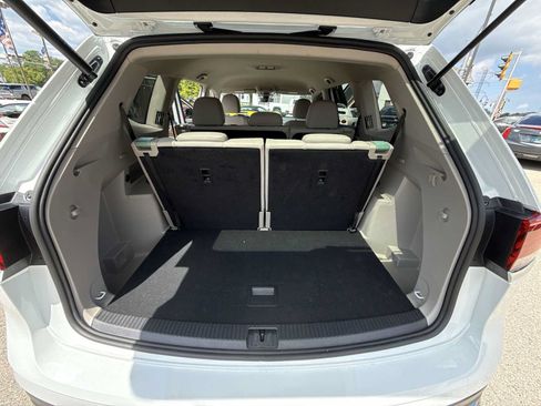 Used 2025 Volkswagen Atlas SE AWD/4WD image 24