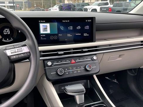 Used 2025 Hyundai Tucson SE image 9