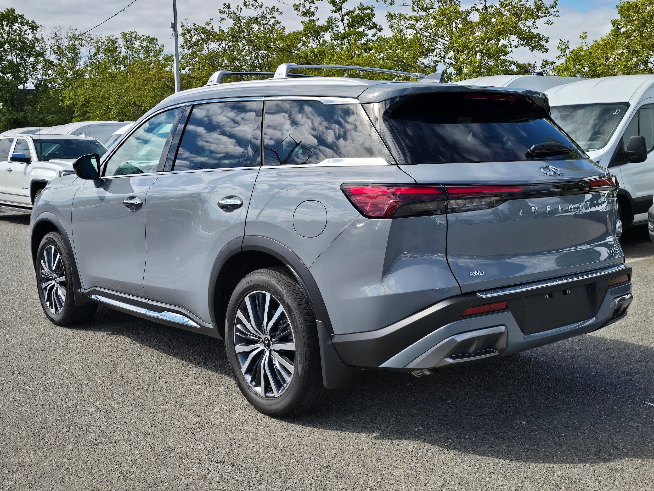 Used 2025 INFINITI QX60 Sensory w/ Vision Package AWD/4WD image 3