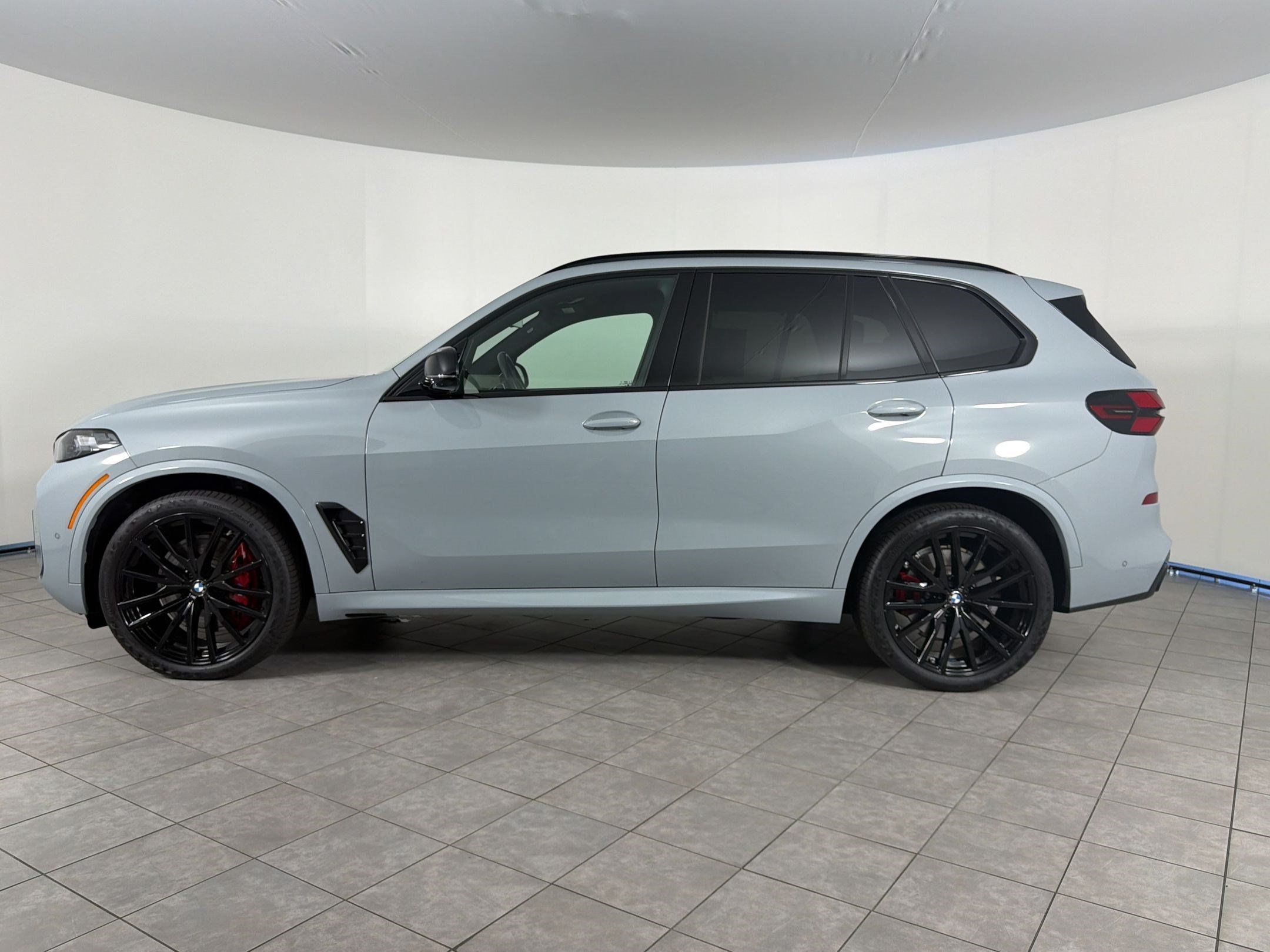 Certified 2026 BMW X5 M60i w/ Executive Package AWD/4WD image 2