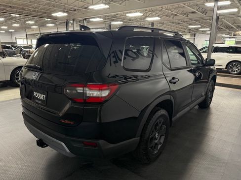 Used 2025 Honda Pilot TrailSport image 4