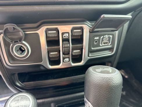 Used 2021 Jeep Wrangler Unlimited Sport AWD/4WD image 37