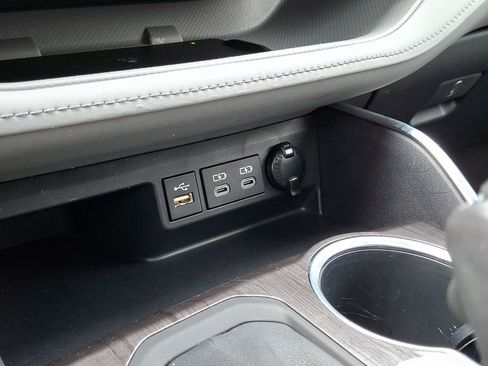 Used 2023 Toyota Highlander Limited AWD/4WD image 27