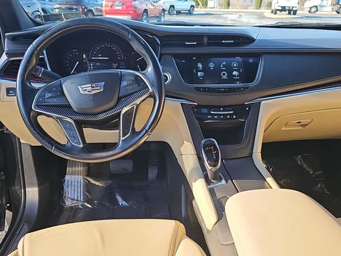 Used 2018 Cadillac XT5 Luxury w/ Driver Awareness Package image 15