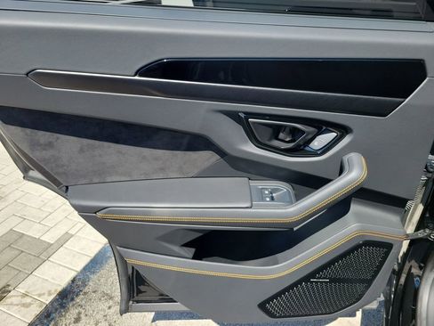 Used 2024 Lamborghini Urus S AWD/4WD image 16