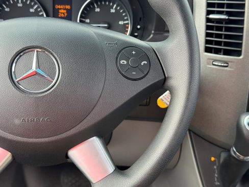 Used 2018 Mercedes-Benz Sprinter 2500 image 18