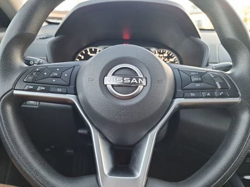 Used 2023 Nissan Altima 2.5 SV image 15