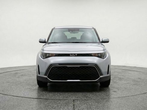 Used 2025 Kia Soul LX w/ LX Technology Package FWD image 2