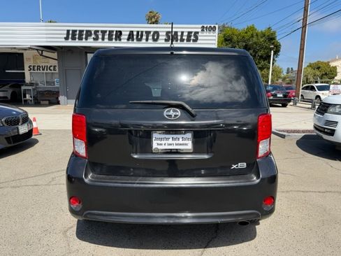 Used 2015 Scion xB FWD image 5
