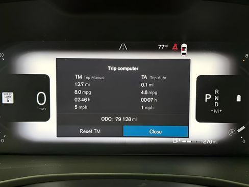 Used 2023 Volvo XC40 B5 Plus AWD/4WD image 18