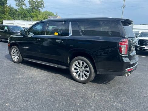 Used 2024 Chevrolet Suburban Premier AWD/4WD image 36