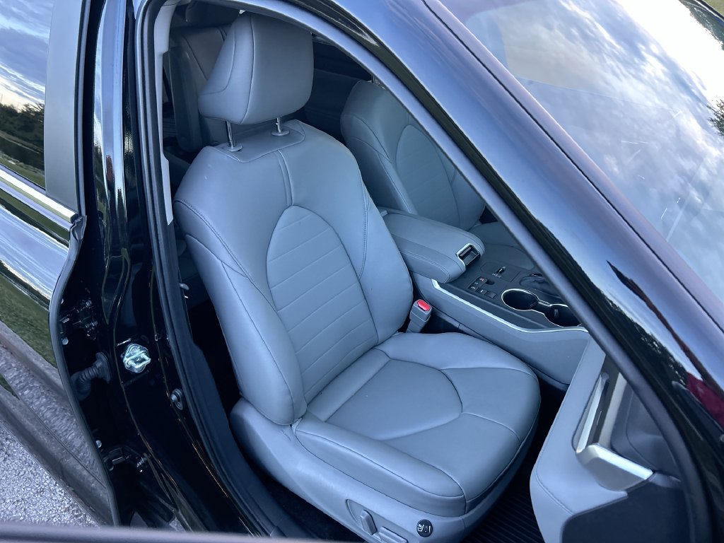 Certified 2025 Toyota Highlander XLE FWD image 33