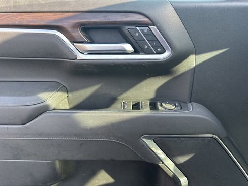 Used 2025 GMC Sierra 1500 SLT image 9