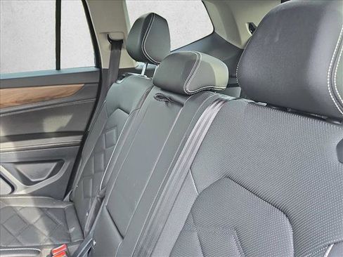 Certified 2025 Volkswagen Atlas SE image 12