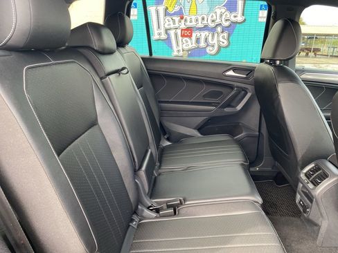 Used 2022 Volkswagen Tiguan SE R-Line image 14