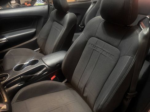 Used 2020 Ford Mustang Convertible RWD image 19
