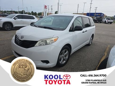 Used 2014 Toyota Sienna L FWD image 1