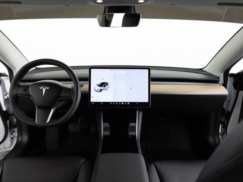 Used 2020 Tesla Model 3 Standard Range RWD image 31