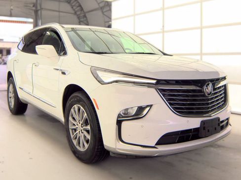 Used 2023 Buick Enclave Essence FWD image 4