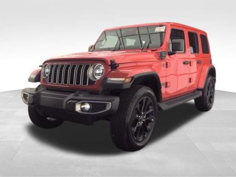Used 2025 Jeep Wrangler Unlimited Sahara w/ Safety Group AWD/4WD image 2