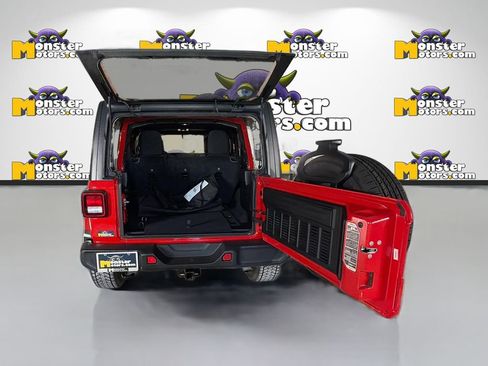 Used 2021 Jeep Wrangler Unlimited Sahara AWD/4WD image 28