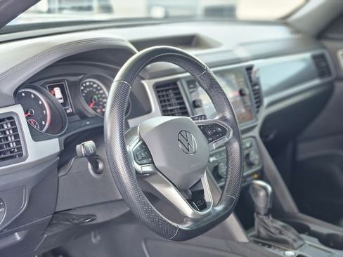 Used 2021 Volkswagen Atlas Cross Sport SE w/ Panoramic Sunroof Package FWD image 12