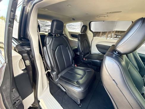 Used 2021 Chrysler Voyager Lxi image 30