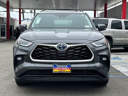 Used 2023 Toyota Highlander XLE w/ Protection Package #3 (TMS) AWD/4WD image 9