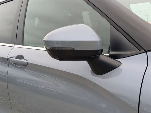 New 2025 Mitsubishi Outlander SE image 10