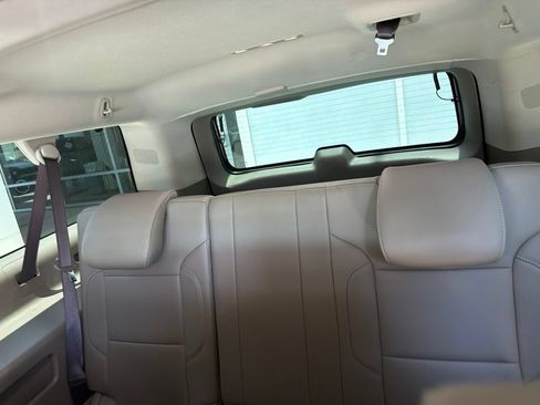 Used 2020 Chevrolet Suburban LT RWD image 7