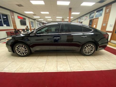 Used 2016 Toyota Avalon Limited image 2