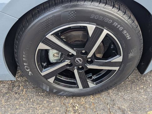Used 2024 Nissan Sentra SV FWD image 36