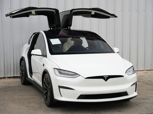 Used 2023 Tesla Model X image 55