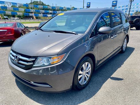 Used 2017 Honda Odyssey SE image 3