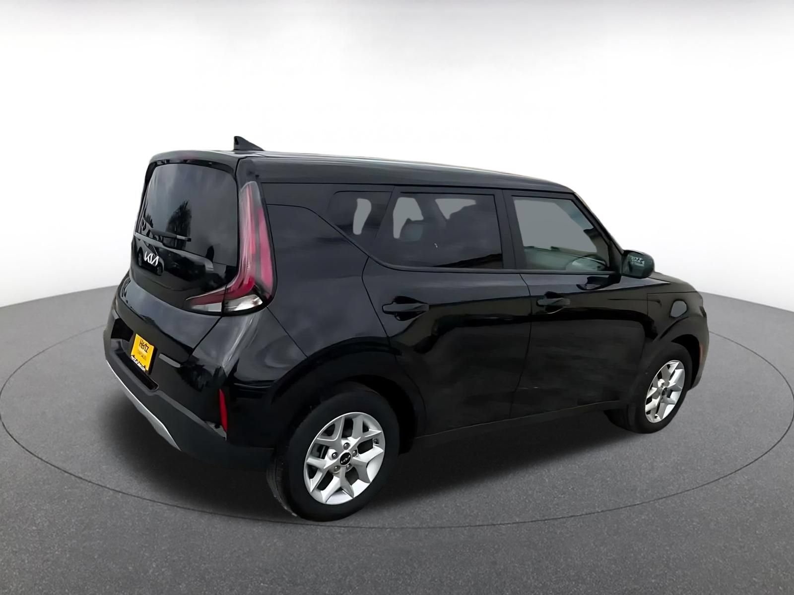 Used 2025 Kia Soul LX w/ LX Technology Package FWD image 14