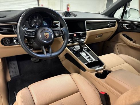 Used 2024 Porsche Macan image 25
