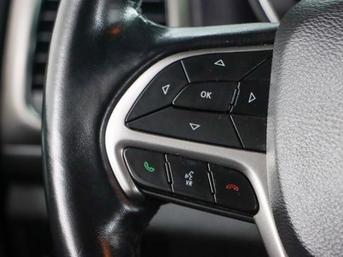 Used 2020 Jeep Grand Cherokee Altitude RWD image 13