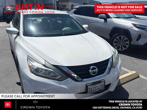 Used 2016 Nissan Altima 2.5 S w/ Power Driver Seat Package FWD image 2