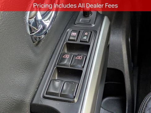 Used 2017 Nissan Titan SL w/ SL Towing Convenience Package RWD image 26