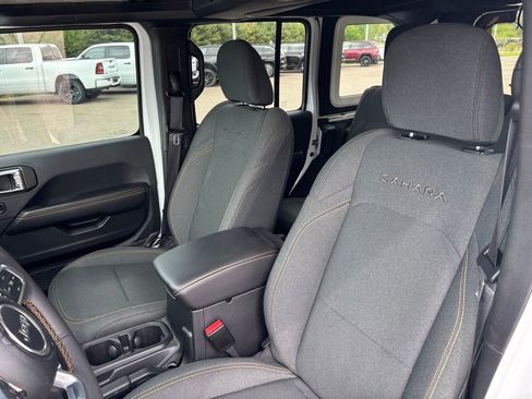 Used 2024 Jeep Wrangler Unlimited Sahara w/ Technology Group AWD/4WD image 12