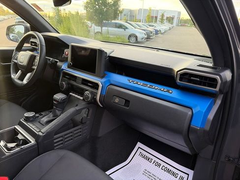 Used 2025 Toyota Tacoma TRD Off-Road AWD/4WD image 14