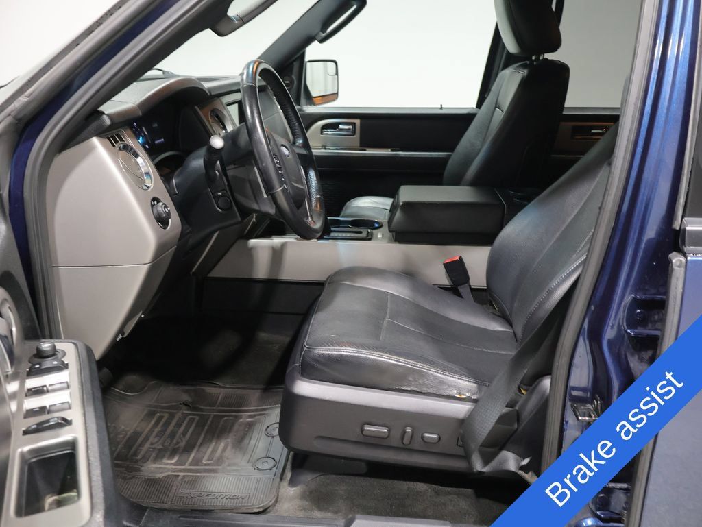 Used 2017 Ford Expedition XLT w/ Equipment Group 202A AWD/4WD image 2