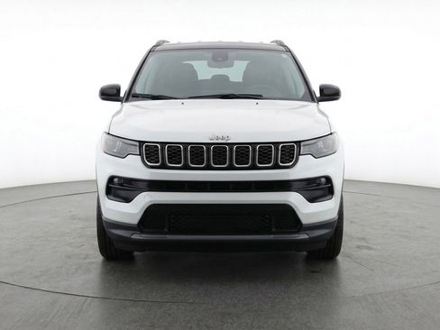 Used 2025 Jeep Compass Limited AWD/4WD image 2