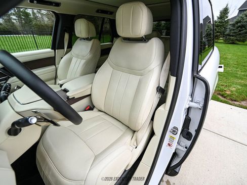 Used 2025 Land Rover Range Rover SE image 48